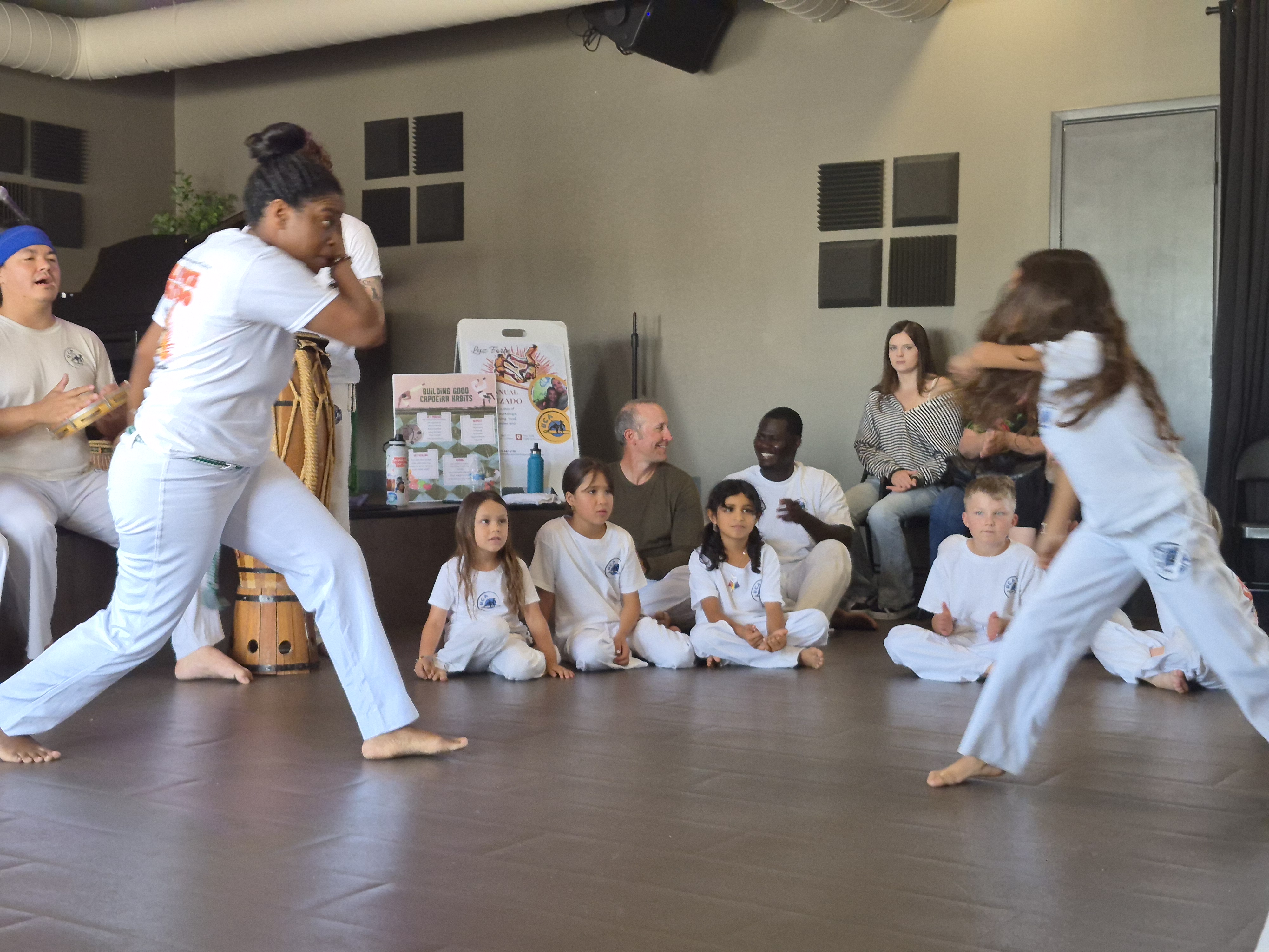 Mestra Cocada sparring with girl student